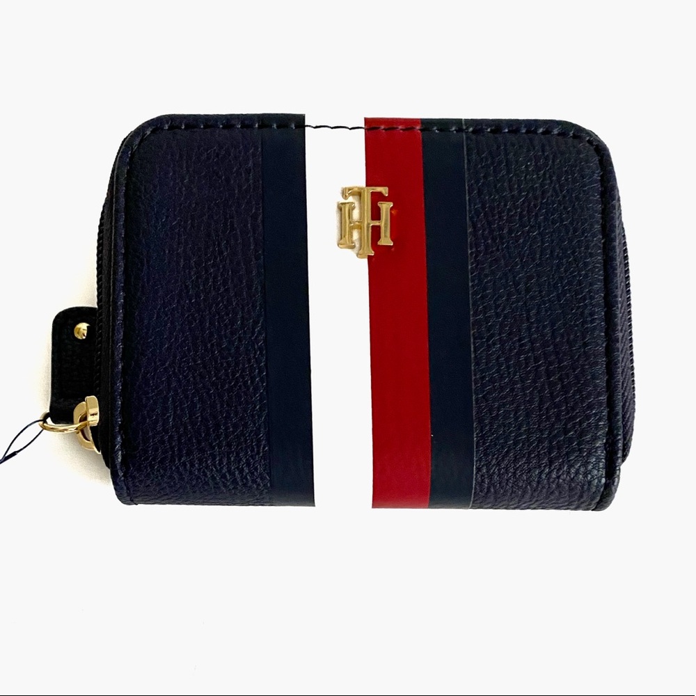 SAME DAY SHIP Tommy Hilfiger small zip wallet
